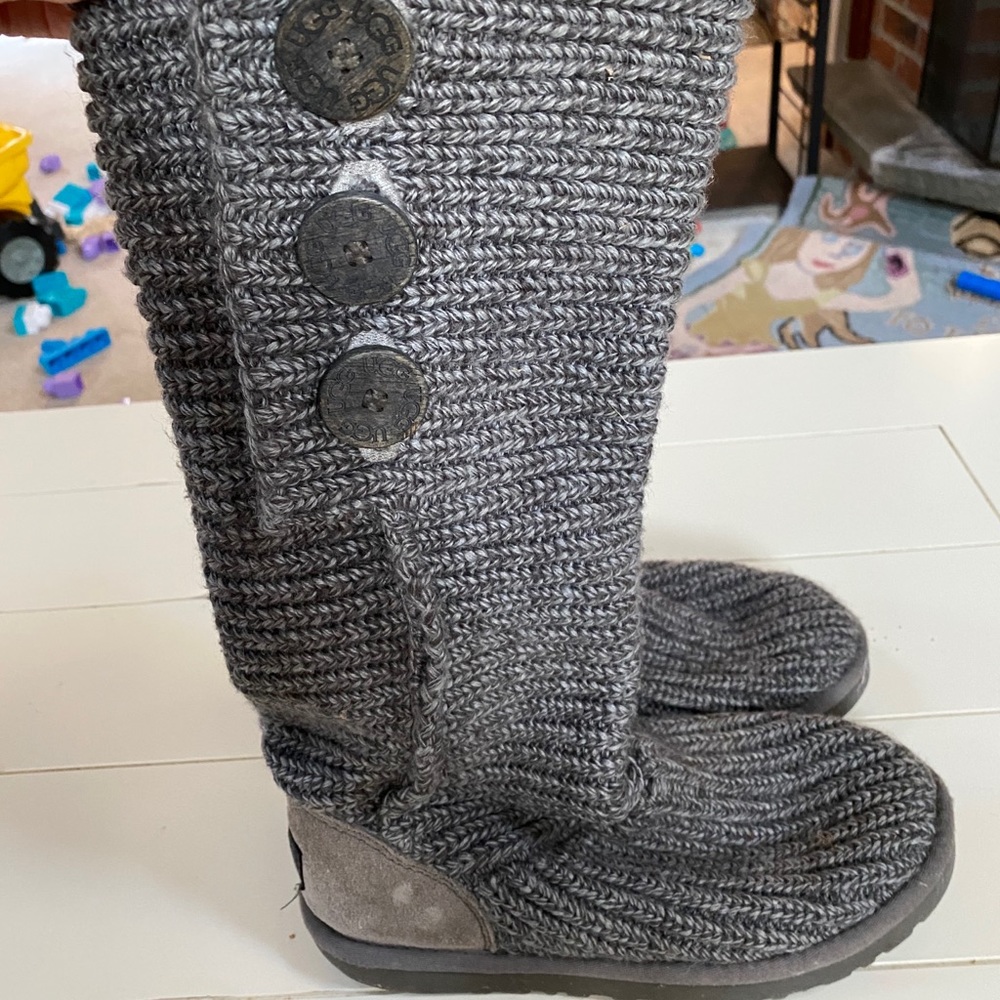 Ugg’s Classic Cardy II